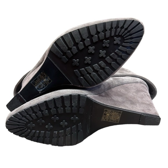 White House Black Market Gray Suede Britton Wedge Ankle Booties Size 9.5 - Picture 3 of 11